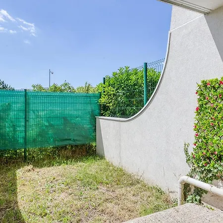 Leclat Verdoyant De - Jardin Нуази-ле-Гран